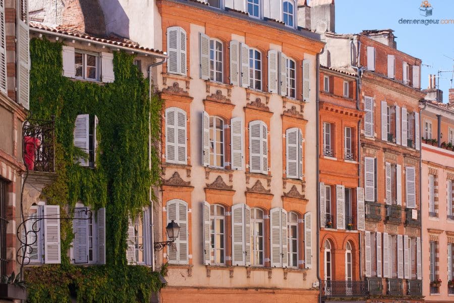 Façades à Toulouse- déménagement dans l'Aveyron