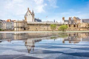 S'installer à Nantes- reflet du château de Nantes